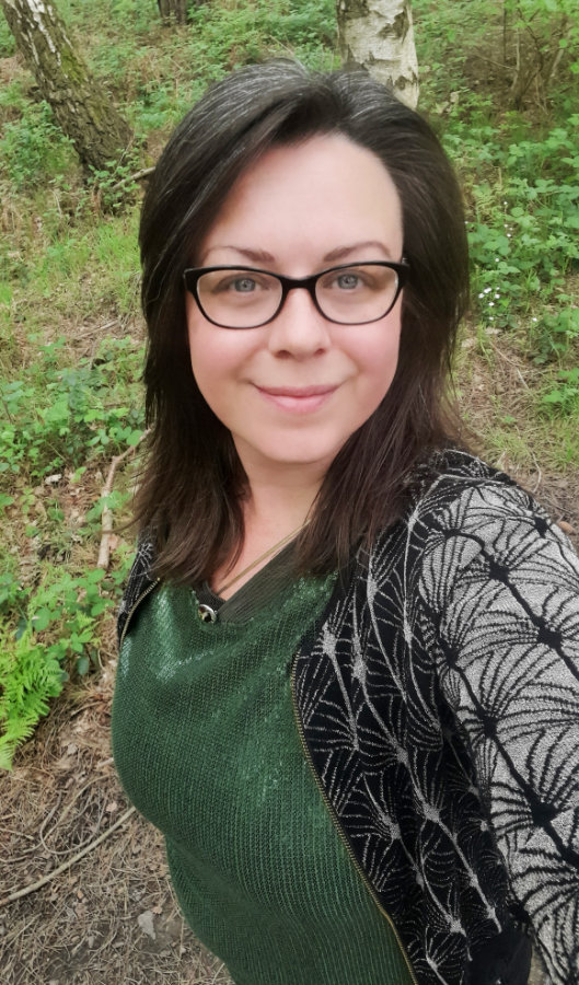 Terri Lee-Shield Love School UK Host